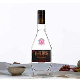 創(chuàng)意酒包裝設(shè)計經(jīng)典清香型白酒瓶雙支裝產(chǎn)品包裝設(shè)計欣賞(圖4)
