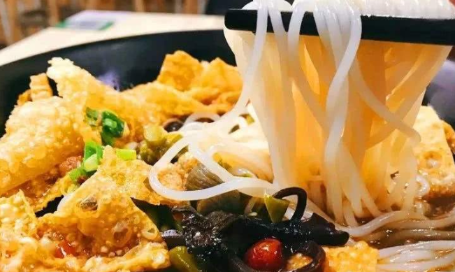 柳府螺螄粉品牌logo與食品包裝設(shè)計(jì)欣賞(圖4)