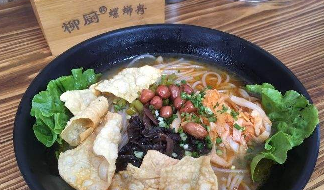 柳廚螺螄粉品牌logo與食品包裝設(shè)計欣賞(圖2)